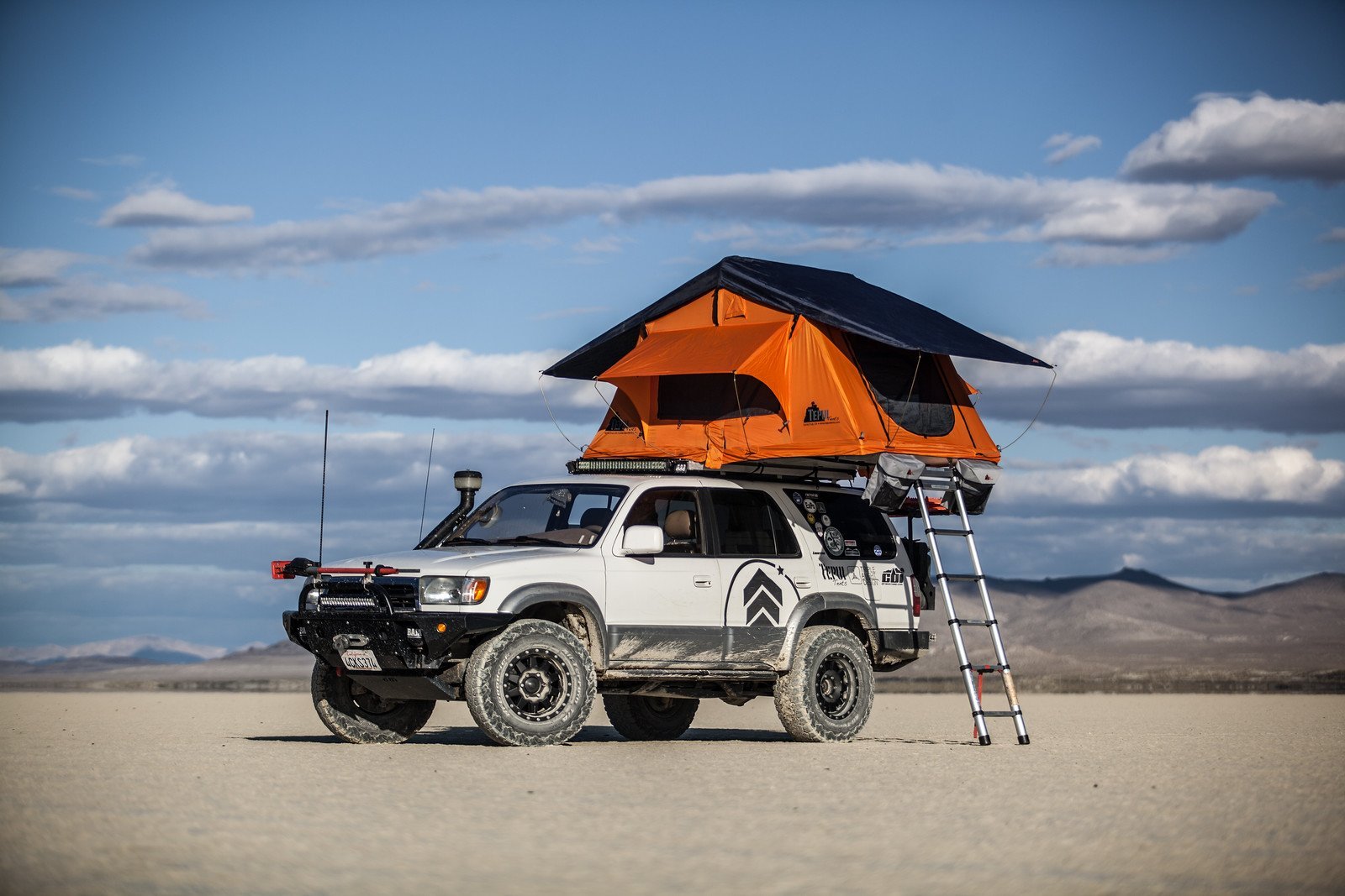 overlanding vehicle with rooftop tent
