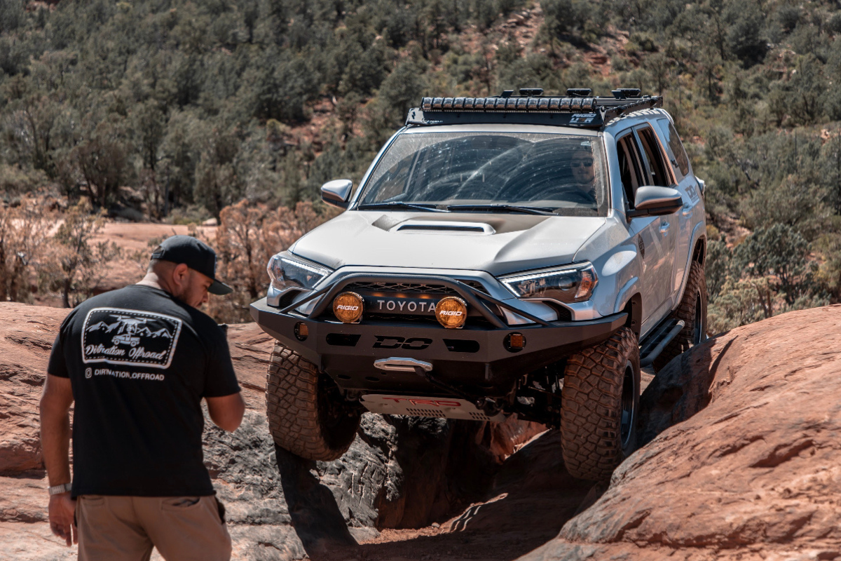 Man uses GMRS walkie talkie for overlanding