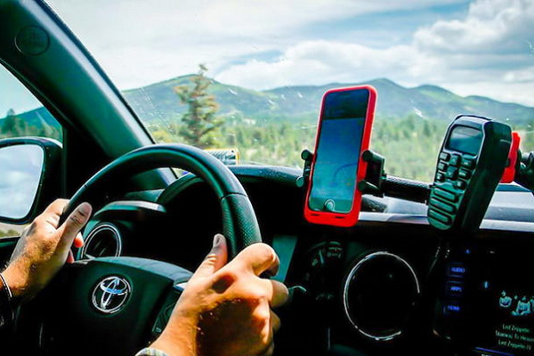 dashboard with cell phone and MXT275 microphone