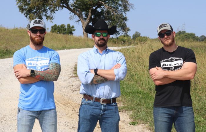 3 men stand in line