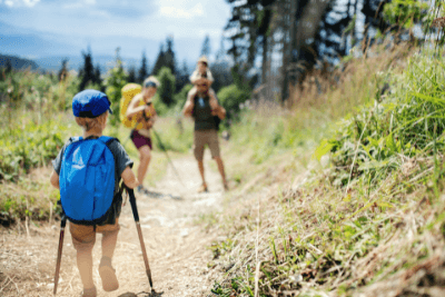 kid hikes with family