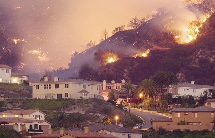 wildfire rages in back of city
