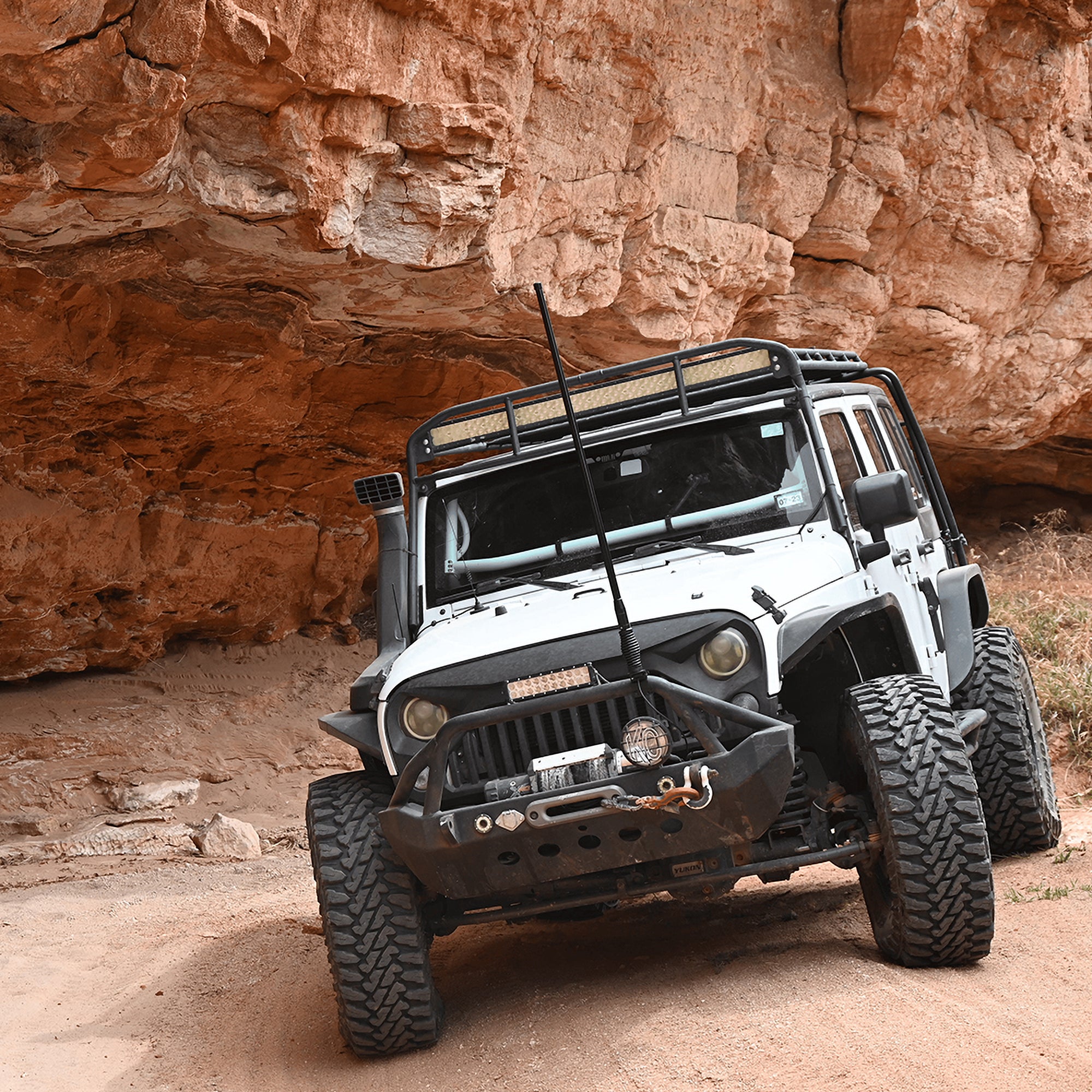 MXAT04 6.6dB Heavy-Duty Bullbar Antenna | Midland Radio – MIDLAND